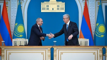 Токаев поздравил руководство Армении с 35-летием независимости