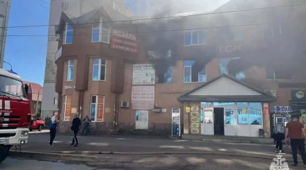 Люди выпрыгивали из окон горевшего торгового центра в Башкортостане (ВИДЕО)