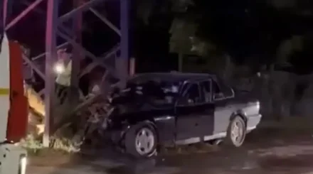 Жезқазғанда BMW электр бағанына соғылып, жасөспірім қаза тапты