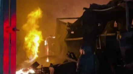 Взрыв на автомойке в Семее: загорелись грузовик и два жилых дома