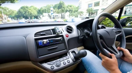 Конец эпохи «праворулек» в такси: из Яндекс и inDrive исключили 70 тысяч машин