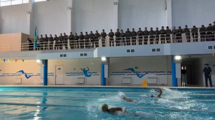  Өскеменде Ұлттық ұланның әскери қызметкерлері арасында жүзуден жарыс өтті 
