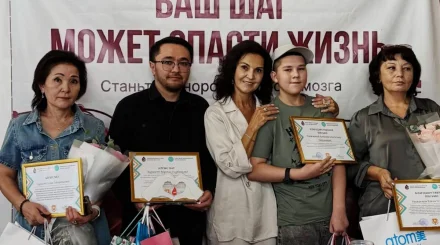 Они никогда не были знакомы, но совпали генетически: в Алматы встретились донор и реципиент
