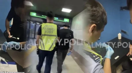 Досмотр алматинца в метро закончился уголовным делом