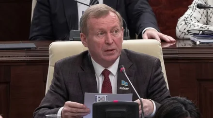Жастарды шетелге жіберетін делдалдар тиісті деңгейде бақыланбайды: «Әділет» депутаты оларды ресми тіркеуді сұрады