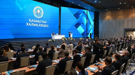 Жалақы да, қызметтік көлік те болмайды: Халық кеңесі мүшелері қалай жұмыс істейді