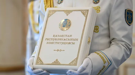   Конституция әр адамның қолында жүретін, жұмыс үстелінде тұратын, жеке кітапханасынан орын алатын құжат болуға тиіс   