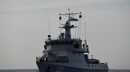 Казахстанские военные моряки отработали защиту кораблей от воздушных и подводных угроз