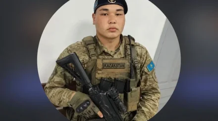«Балам тірі, өз аяғымен жүр»: Каспий апатынан аман қалған сарбаздың анасы сұхбат берді