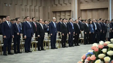 Токаев почтил память погибших на Каспии военных минутой молчания