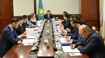   Құрылтай құқықтық келісімдерді қарайды   