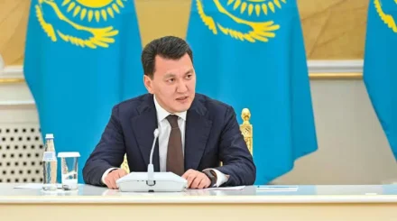 Флаги приспущены, развлечения отменены: Ерлан Карин высказался о трагедии в Мангистау