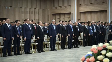 Алматыда Тоқаев қатысқан форум қаза болған сарбаздардың рухына тағзым етуден басталды (ВИДЕО)