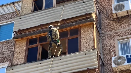Двое маленьких детей оказались заперты в квартире в Жезказгане