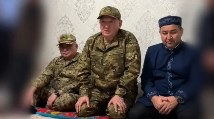 «Басымды иіп келіп тұрмын»: Қорғаныс министрі қаза тапқан сарбаздардың отбасыларынан кешірім сұрады