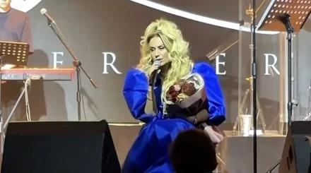 Азербайджанская певица провела минуту молчания в память о погибших на Каспии