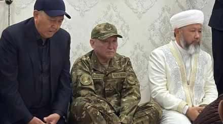 Глава Минобороны посетил семьи погибших в Мангистау