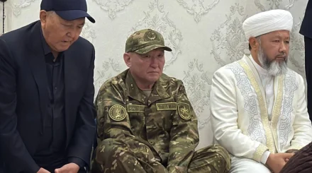   Қорғаныс министрі қаза болған әскери қызметшілердің отбасыларымен кездесті   