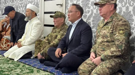  Қорғаныс министрі қаза тапқан әскери қызметшілердің отбасыларымен кездесті 