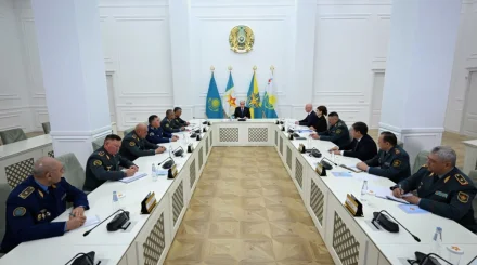 «Өз адамдары емес, білікті кадрлар керек»: Президент қорғаныс министріне үш шұғыл міндет жүктеді
