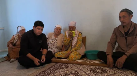 «Анасы қатерлі ісікке шалдыққан, әкесі жұмыссыз»: қаза тапқан сарбаздың отбасы қалай күн көріп отыр