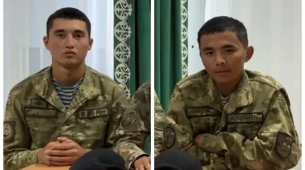 «Кемеге мінген жоқпыз»: Туыстары дабыл қаққан сарбаздар оқиға күні қайда болғандарын айтты (ВИДЕО)