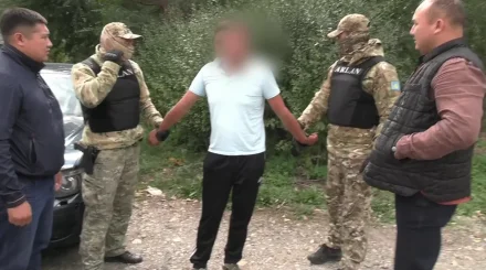 Почти 3 килограмма марихуаны нашли в тайниках наркокурьера полицейские ВКО