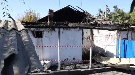 «Пәтер жалдап жүрген»: Жетісуда өртенген үйдің үш баласы жерленді