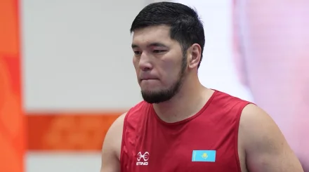Айбек Оралбай разгромил соперника и вышел в финал Азиады-2026