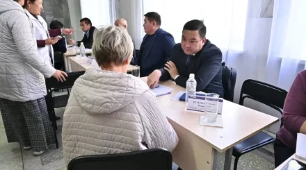 Более 40 сельчан обратились в мобильную общественную приёмную партии «Әділет» в п. Шолаксай Костанайской области