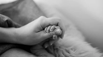 Ақмола облысында мас әйел сәбиін емізіп отырып ұйықтап, оны абайсызда тұншықтырып алған
