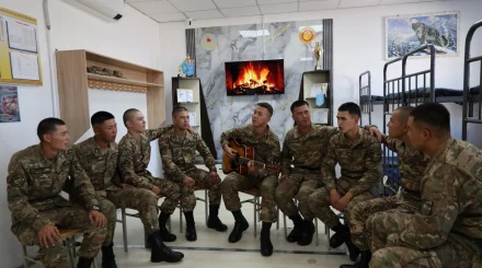 Восемь выпускников одной школы поступили на службу в Нацгвардию в Туркестане (ВИДЕО)