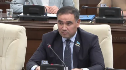 Депутат заңдарды халыққа қарапайым тілмен түсіндіретін бірыңғай орган құруды ұсынды