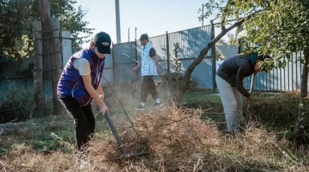 Более 2 тысяч молодых активистов «Әділет» приняли участие в акции в поддержку старшего поколения