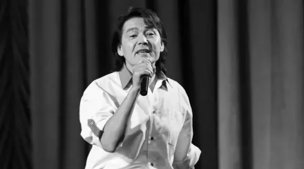 «Жалаңаяқ қыз» әнінің бағын ашқан танымал әнші өмірден озды