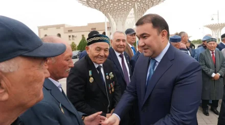 Түркістан облысының әкімі қазыналы қарттарға құрмет көрсетті