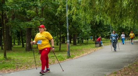 Алматыда Қарттар күніне орай скандинавиялық жүрістен турнир өтті