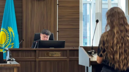 Жанжалдан кейінгі шешім: Блогер Ерболат Жанабылов пен жұбайы сотта не деді?