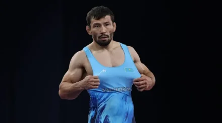 Демеу Жадыраев Олимпиада чемпионына есе жіберді