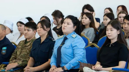 Буллинг, сталкинг және киберқылмыс: Көкшетауда студенттергее маңызды құқықтық мәселелер түсіндірілді
