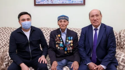 Қарияларға құрмет: Шымкент әкімі аға буын өкілдерінің шаңырағында болды