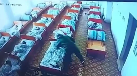 Работница детсада поцарапала лицо спящему малышу в Актюбинской области