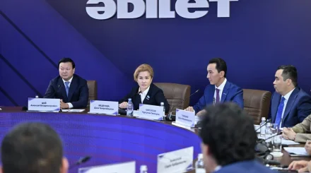Депутаты обсудили профессиональный статус медицинского работника в контексте национальной безопасности