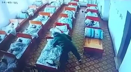  Ақтөбе облысында балабақша қызметкері ұйықтап жатқан баланың бетін тырнап алған 