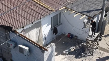 В Алматы продолжают борьбу с незаконными объектами: под снос попал магазин
