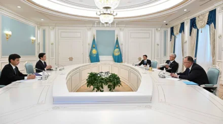 Қазақстан мектептерінде жасанды интеллект енгізіледі: Президент Тоқаев Ли Кай-Фумен кездесті