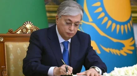  Президент қорғаныс министрінің екі орынбасарын және Әскери-теңіз күштерінің бас қолбасшысын қызметінен босатты 