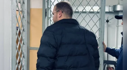 Петропавлда жолда қауіпті маневр жасаған жүргізуші 15 тәулікке қамалды