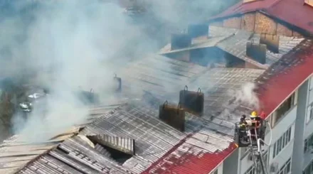 В Конаеве загорелась крыша пятиэтажки: эвакуировали 120 человек