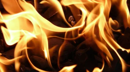 В Астане горит девятиэтажный дом: жителей начали эвакуировать